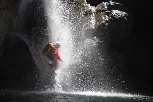 Un rappel arrosé dans le canyon de Bras Rouge à CIlaos