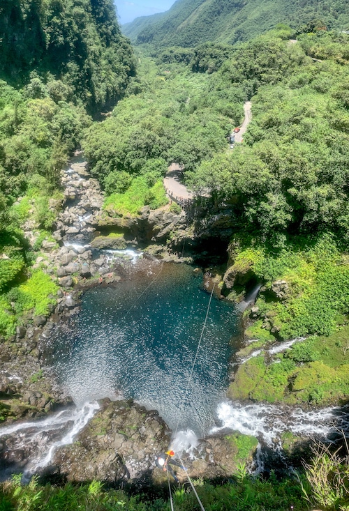 en haut de la cascade de grand galet